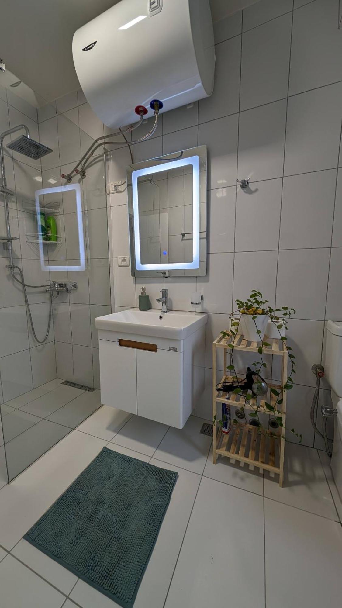 Modern Cozy Apartment 10 Min Walk To Skanderbeg Square Tirana Exterior foto