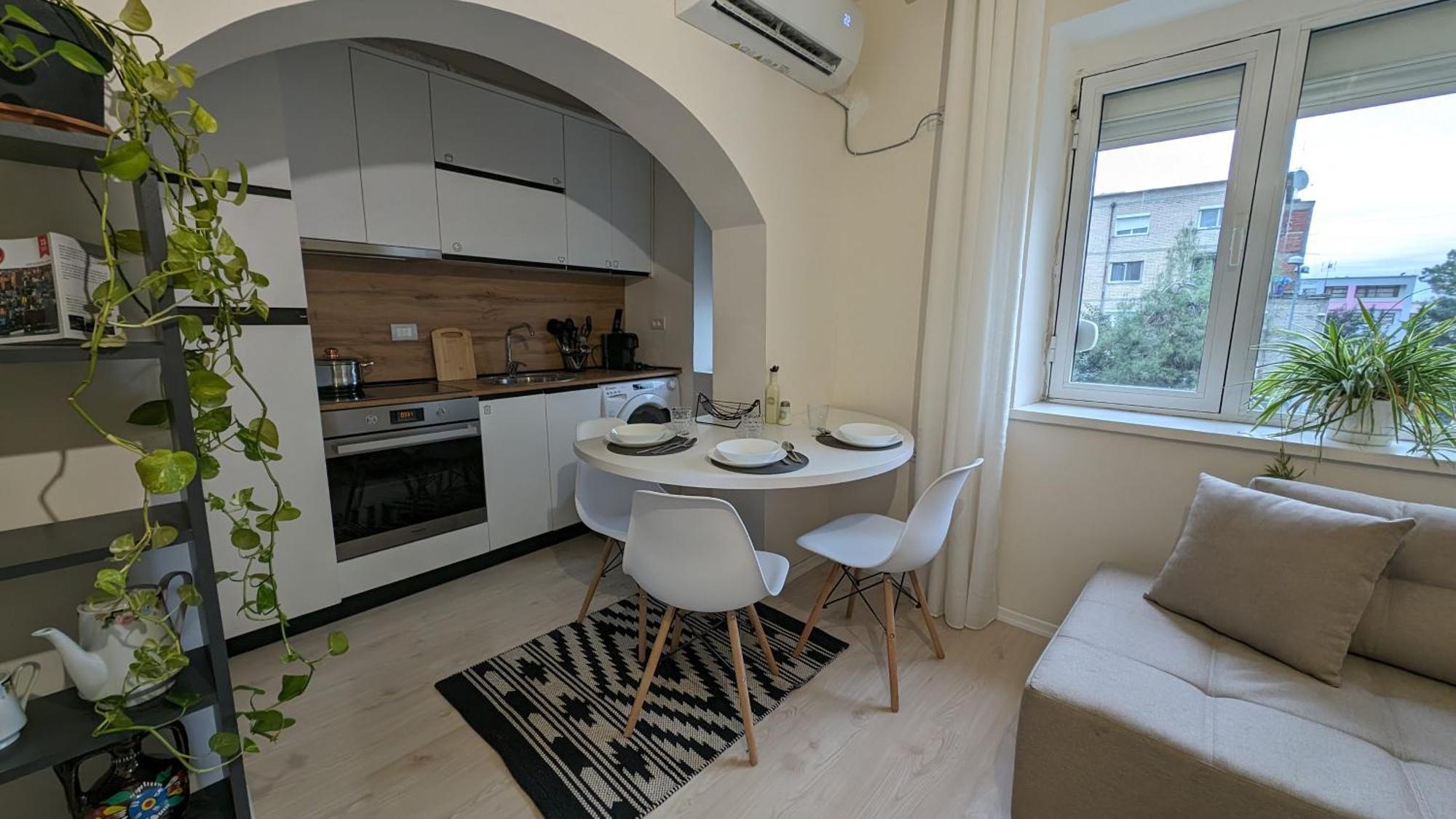Modern Cozy Apartment 10 Min Walk To Skanderbeg Square Tirana Exterior foto