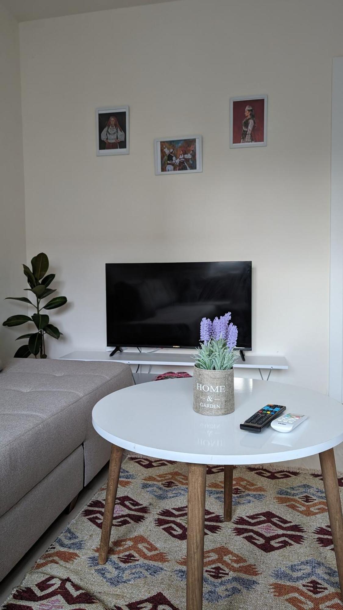 Modern Cozy Apartment 10 Min Walk To Skanderbeg Square Tirana Exterior foto
